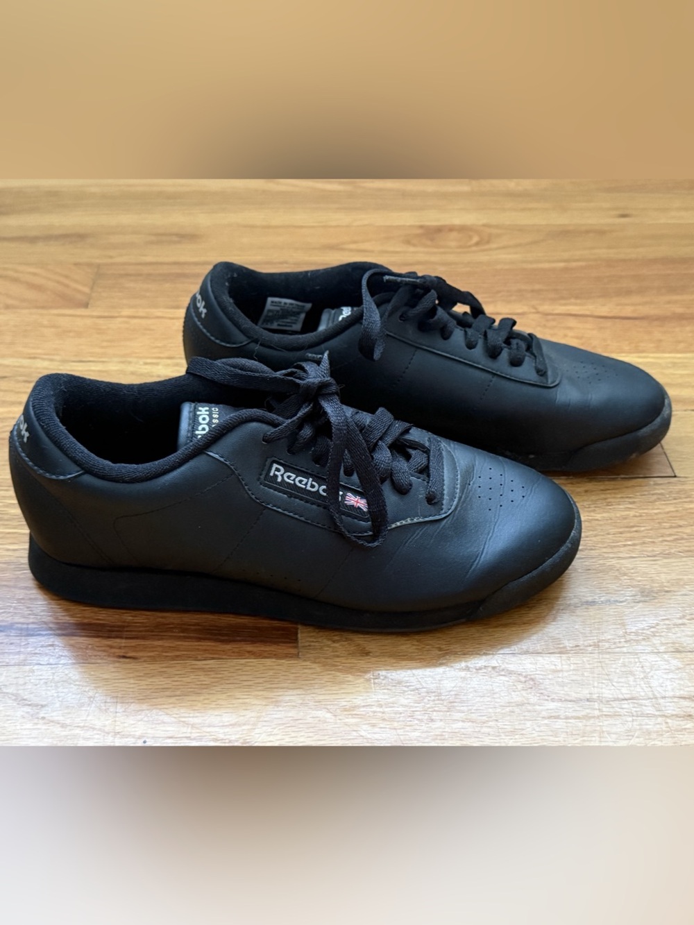 Reebok Classic Sneakers Black Women’s Size 7